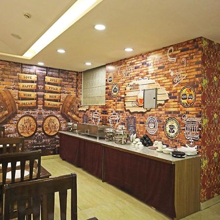 Hotel D'Capitol - Delhi Airport Nuova Delhi Esterno foto