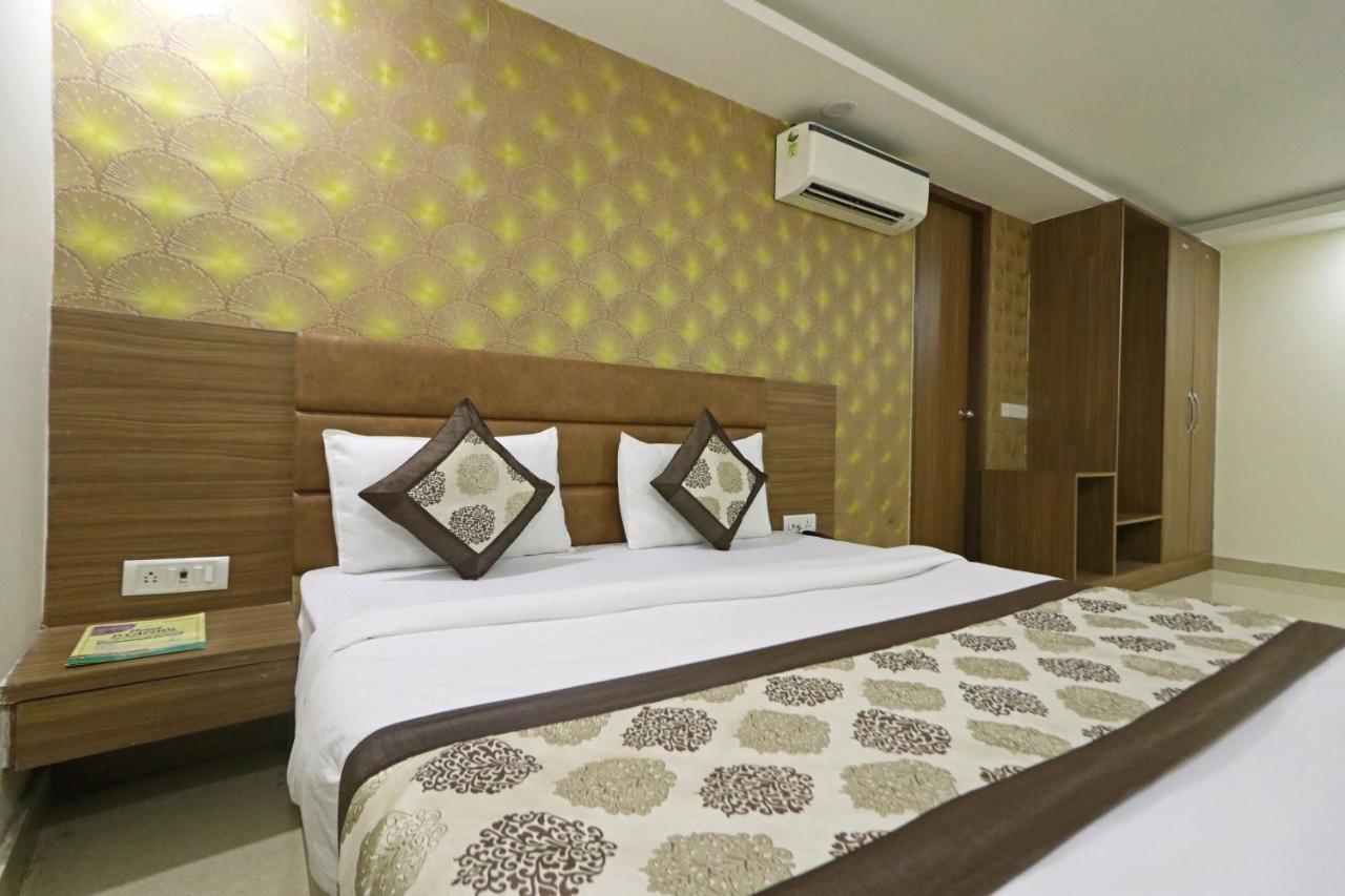 Hotel D'Capitol - Delhi Airport Nuova Delhi Esterno foto