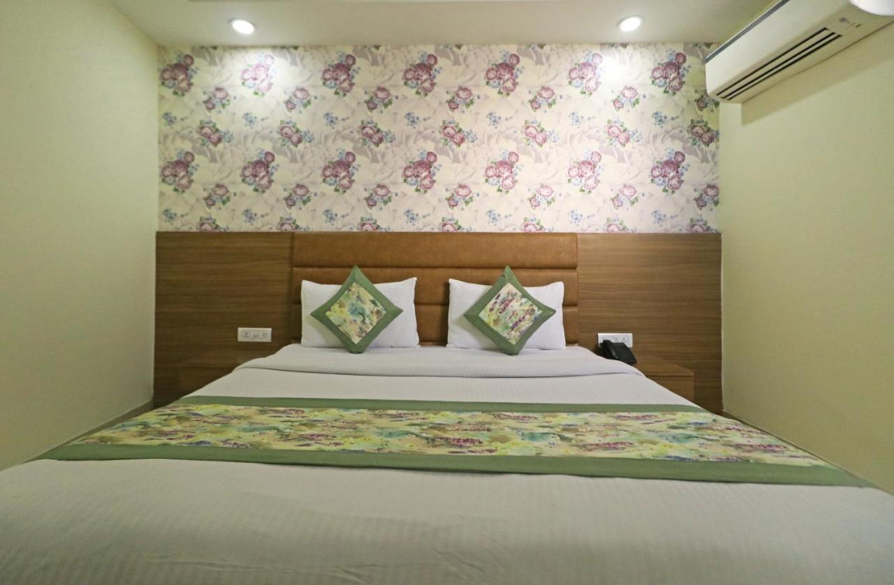 Hotel D'Capitol - Delhi Airport Nuova Delhi Esterno foto