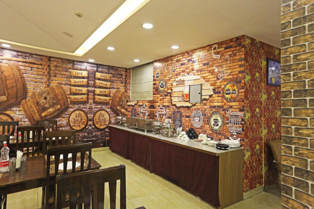 Hotel D'Capitol - Delhi Airport Nuova Delhi Esterno foto