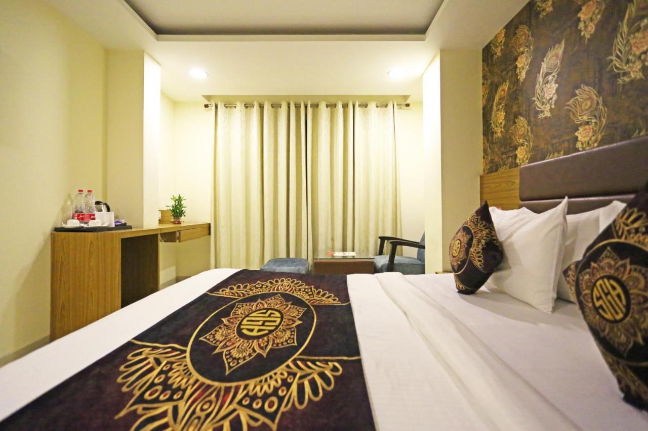 Hotel D'Capitol - Delhi Airport Nuova Delhi Esterno foto