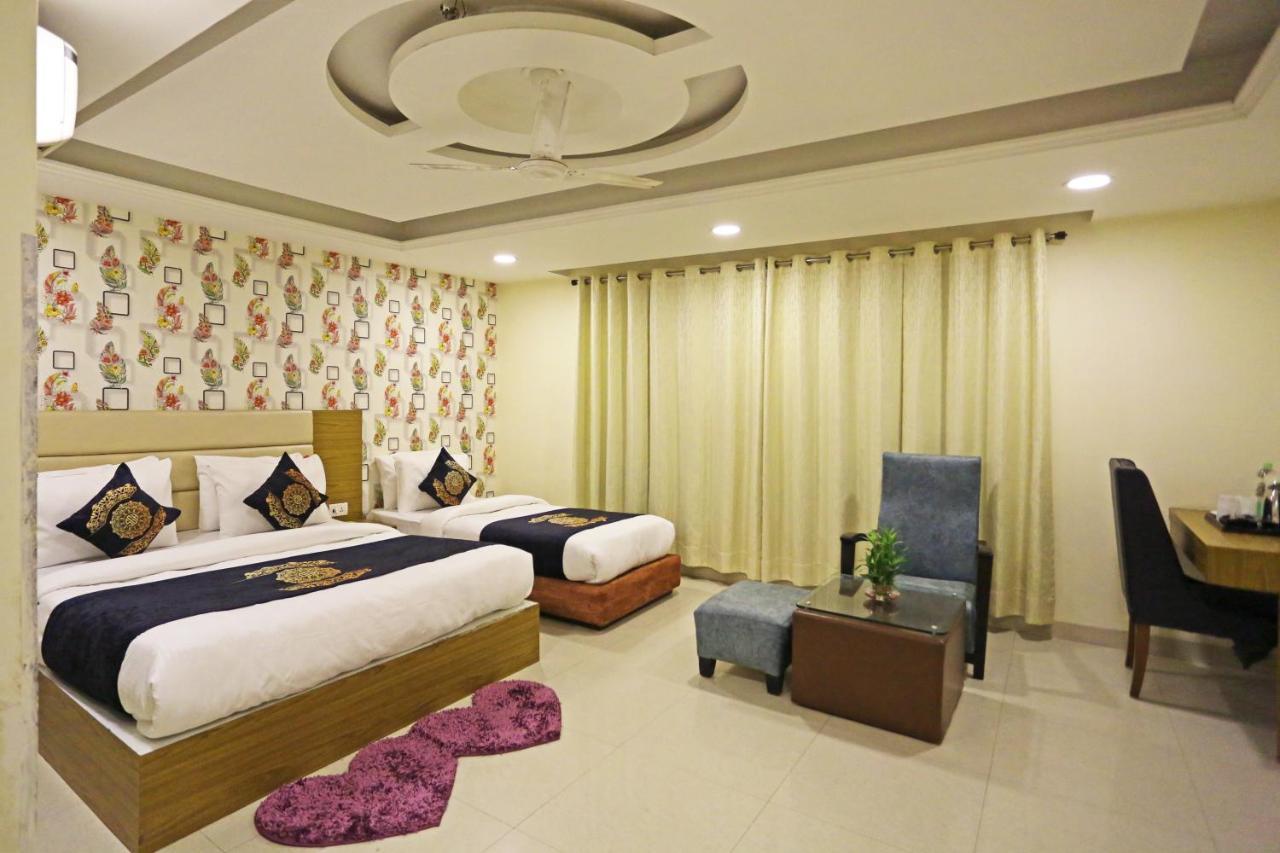 Hotel D'Capitol - Delhi Airport Nuova Delhi Esterno foto