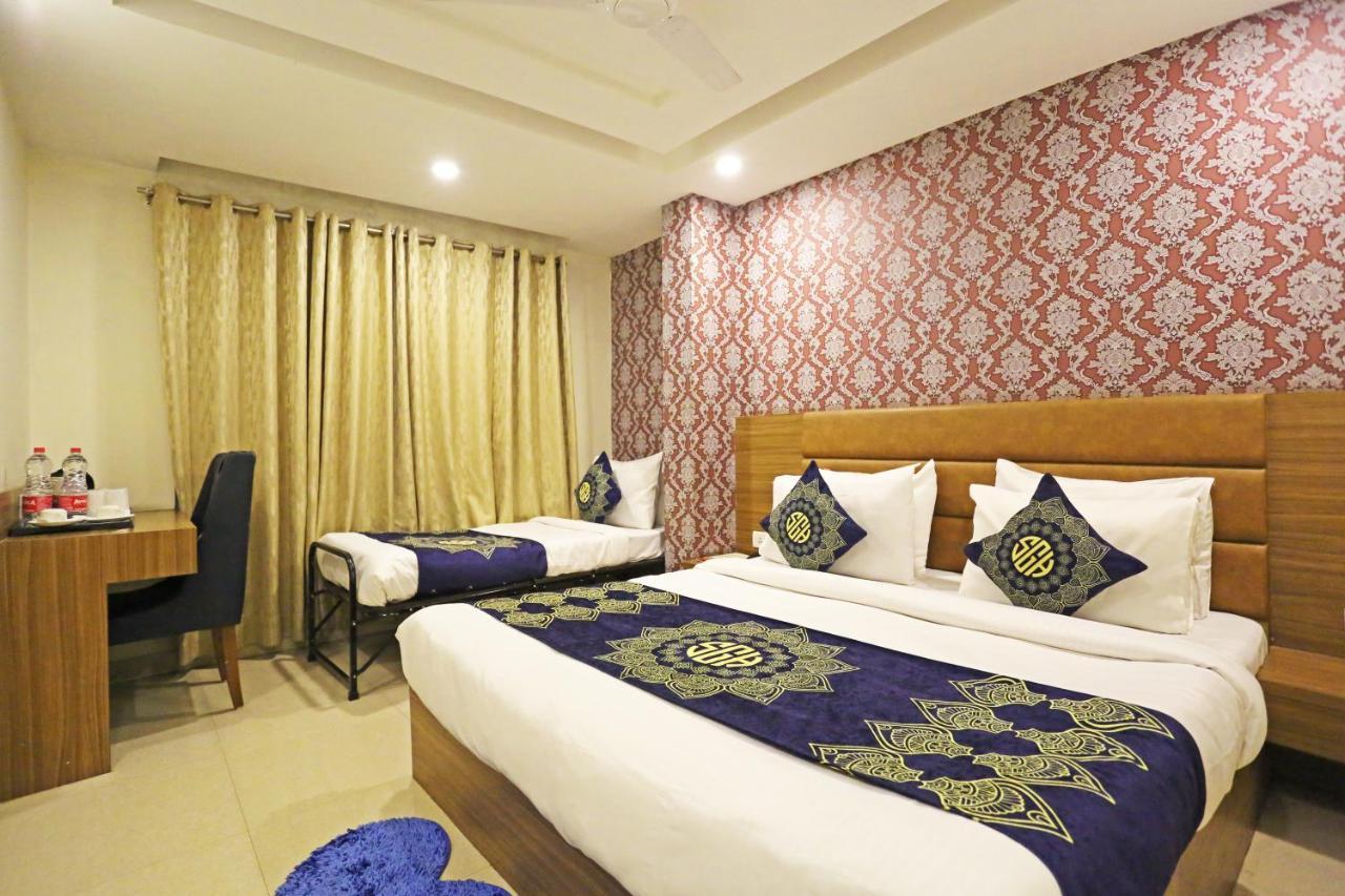 Hotel D'Capitol - Delhi Airport Nuova Delhi Esterno foto