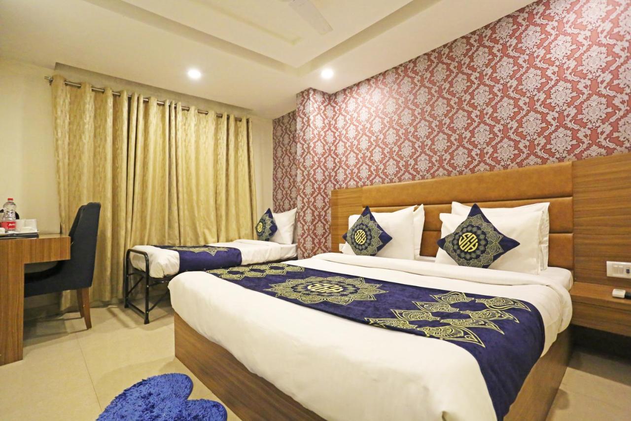 Hotel D'Capitol - Delhi Airport Nuova Delhi Esterno foto