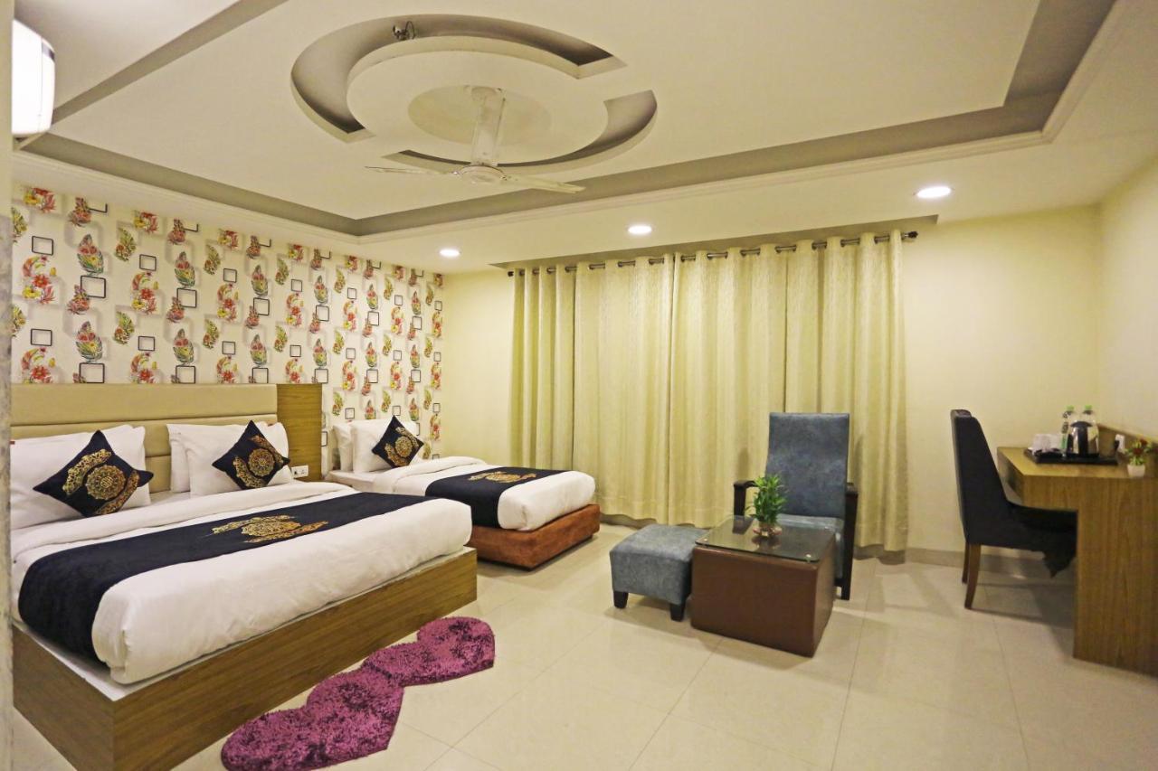 Hotel D'Capitol - Delhi Airport Nuova Delhi Esterno foto