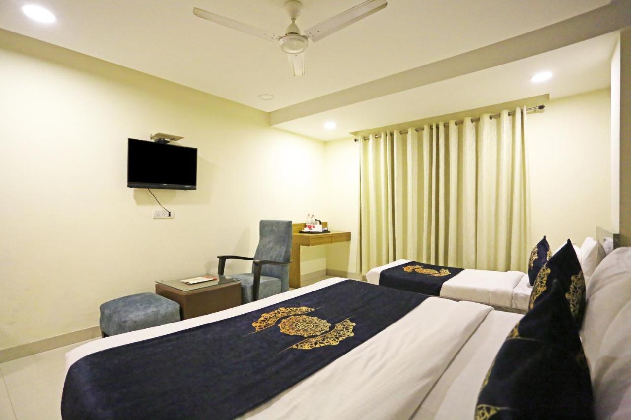 Hotel D'Capitol - Delhi Airport Nuova Delhi Esterno foto