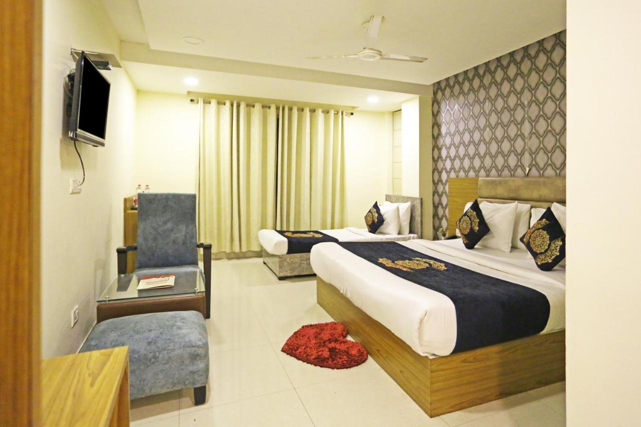 Hotel D'Capitol - Delhi Airport Nuova Delhi Esterno foto