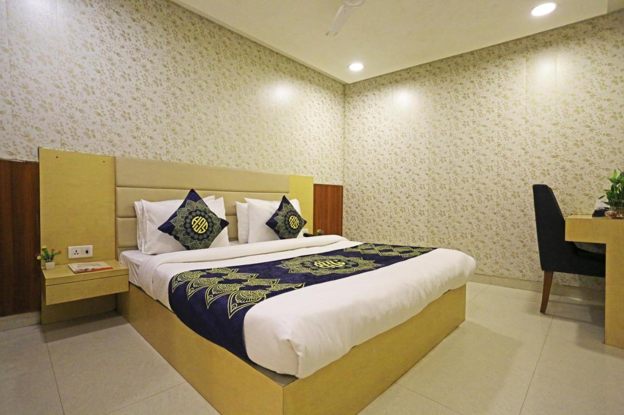 Hotel D'Capitol - Delhi Airport Nuova Delhi Esterno foto